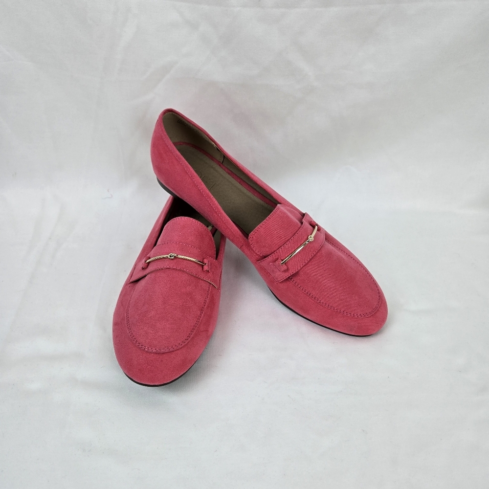 Loft Outlet Women's Preppy Bright Pink‎ Microsuede Gold Detail Loafers 10M NWOT